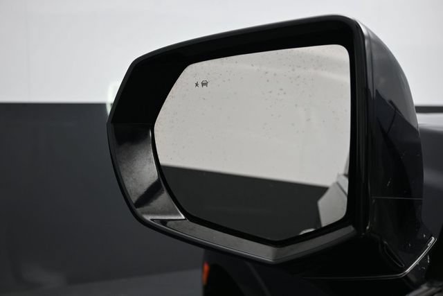 Used 2023 GMC Yukon SLT RWD image 4
