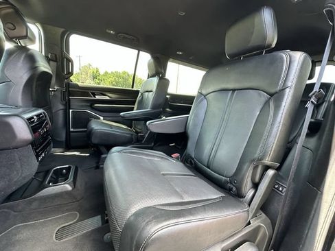 Used 2024 Jeep Wagoneer Series III AWD/4WD image 25