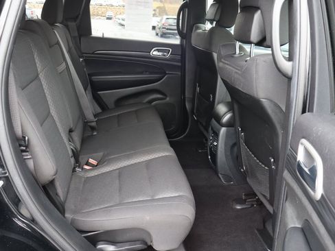 Used 2019 Jeep Grand Cherokee Laredo image 17