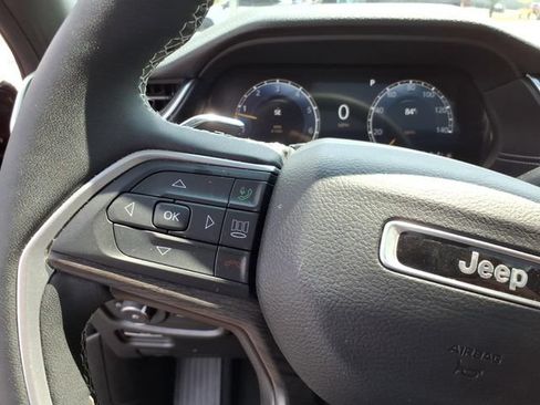 Used 2024 Jeep Grand Cherokee Limited w/ Black Appearance Package AWD/4WD image 9