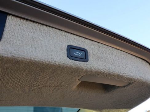 Used 2016 Volvo XC70 T5 Platinum image 42