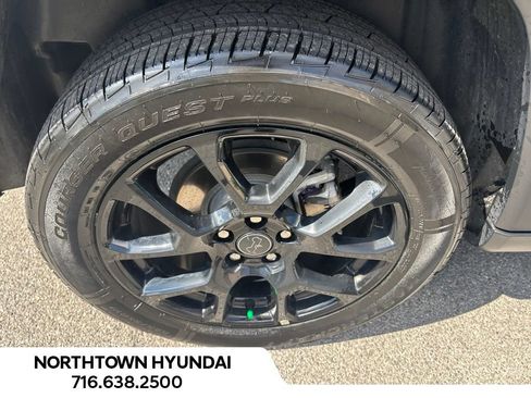 Used 2025 Jeep Compass Latitude w/ Convenience Group AWD/4WD image 23