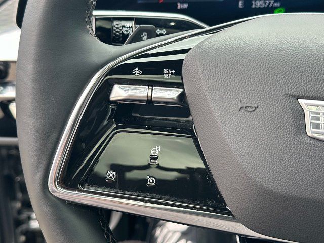 Certified 2025 Cadillac Lyriq Luxury AWD/4WD image 8