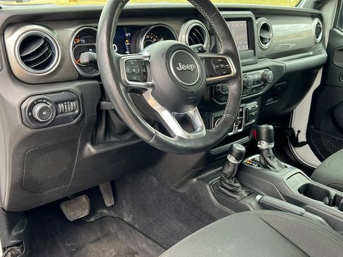 Used 2018 Jeep Wrangler Unlimited Sahara AWD/4WD image 15