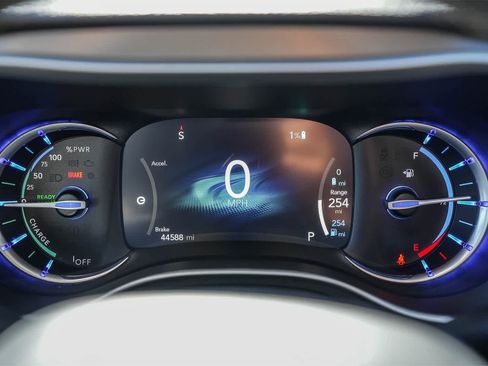 Used 2022 Chrysler Pacifica Touring-L image 19