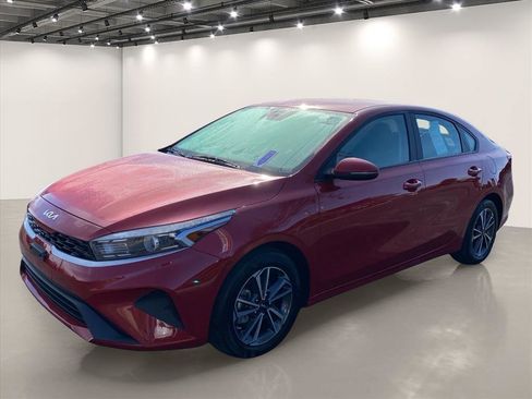 Certified 2023 Kia Forte LXS w/ LXS Technology Package FWD image 4