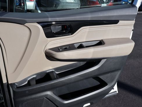 Certified 2024 Honda Odyssey Touring image 11