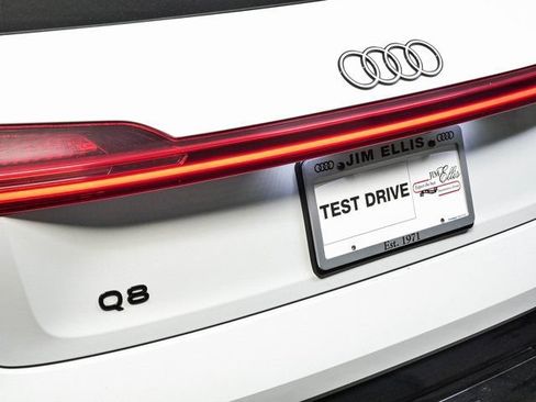 Used 2024 Audi Q8 e-tron Premium Plus AWD/4WD image 31