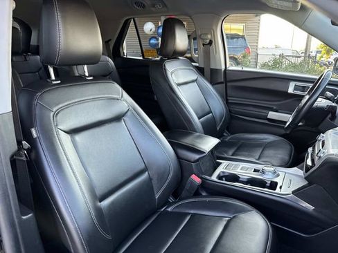Certified 2022 Ford Explorer XLT w/ Equipment Group 202A image 12