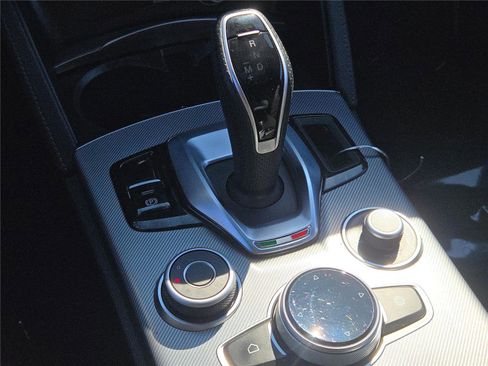 Used 2024 Alfa Romeo Stelvio Veloce image 33