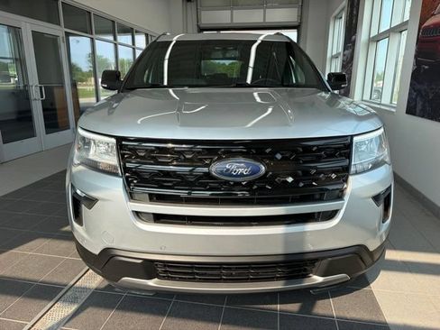 Used 2018 Ford Explorer XLT w/ Equipment Group 202A AWD/4WD image 2