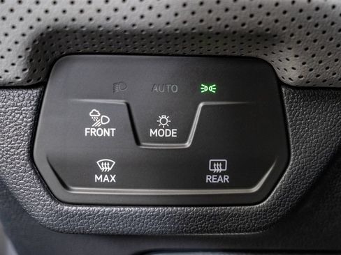 Used 2025 Volkswagen Atlas Peak Edition SE AWD/4WD image 29