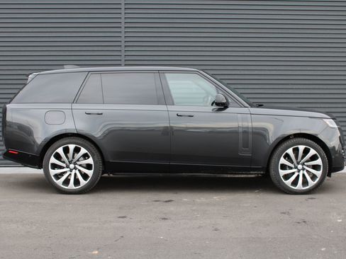 Used 2025 Land Rover Range Rover Long Wheelbase Autobiography image 4