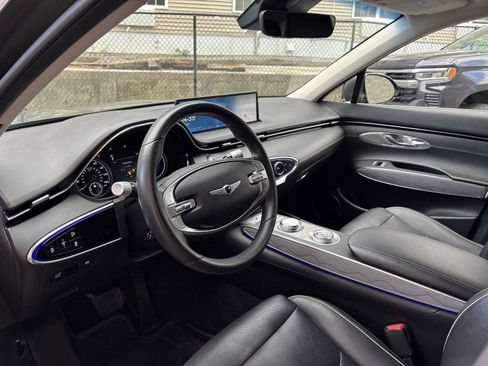 Used 2023 Genesis GV70 2.5T w/ Advanced Package AWD/4WD image 8