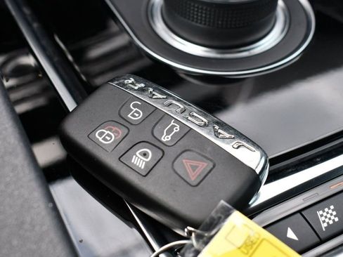 Used 2020 Jaguar F-PACE Premium image 74