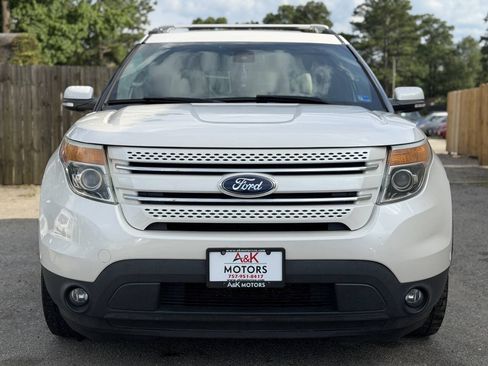 Used 2014 Ford Explorer XLT w/ Equipment Group 202A AWD/4WD image 3