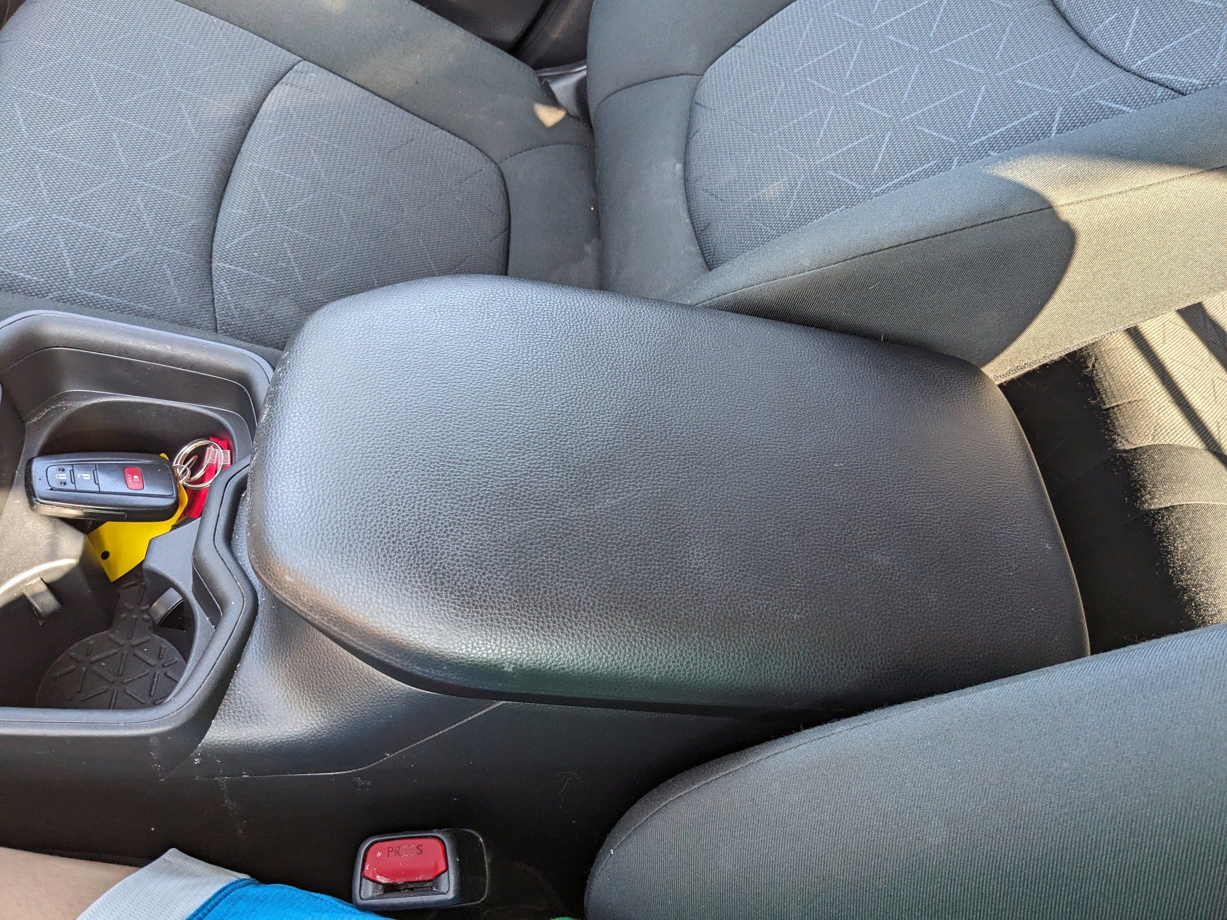 Used 2021 Toyota RAV4 XLE AWD/4WD image 27