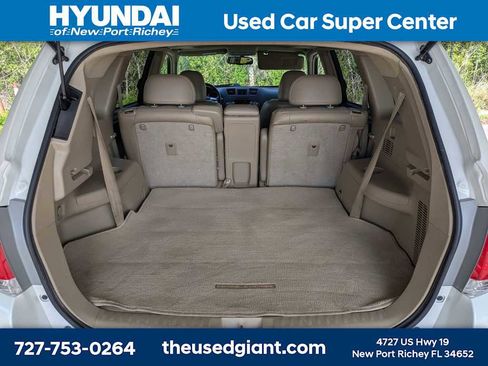 Used 2011 Toyota Highlander SE w/ Tow Pkg FWD image 13