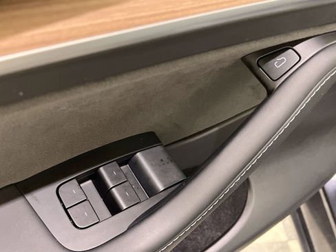 Used 2025 Tesla Model Y Long Range image 31