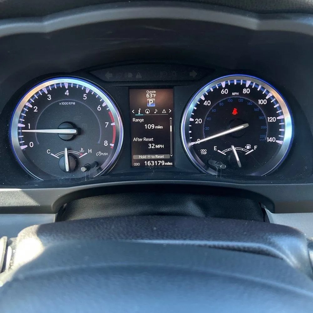 Used 2014 Toyota Highlander XLE AWD/4WD image 25