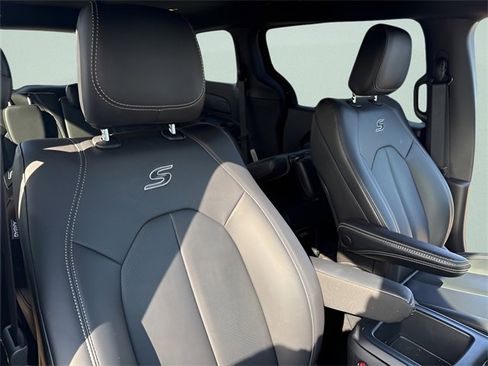 New 2026 Chrysler Pacifica Select w/ S Appearance Package image 35