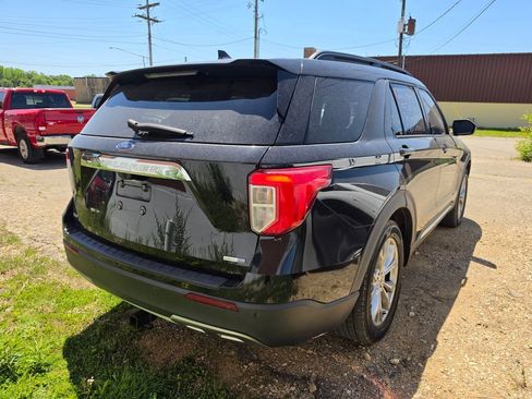 Used 2020 Ford Explorer XLT w/ Equipment Group 202A AWD/4WD image 2