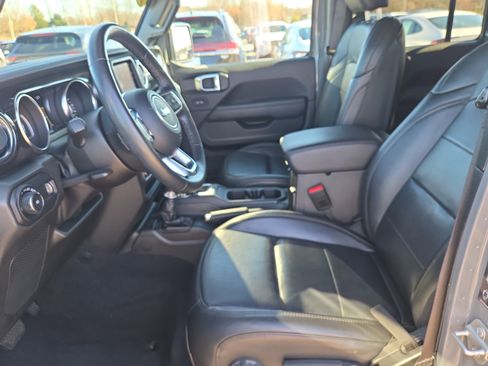 Used 2023 Jeep Wrangler Unlimited Sahara image 5