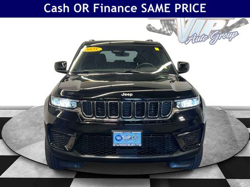 Used 2025 Jeep Grand Cherokee Laredo X w/ Luxury Tech Group I AWD/4WD image 4