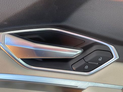 Used 2019 Audi e-tron Premium Plus image 15