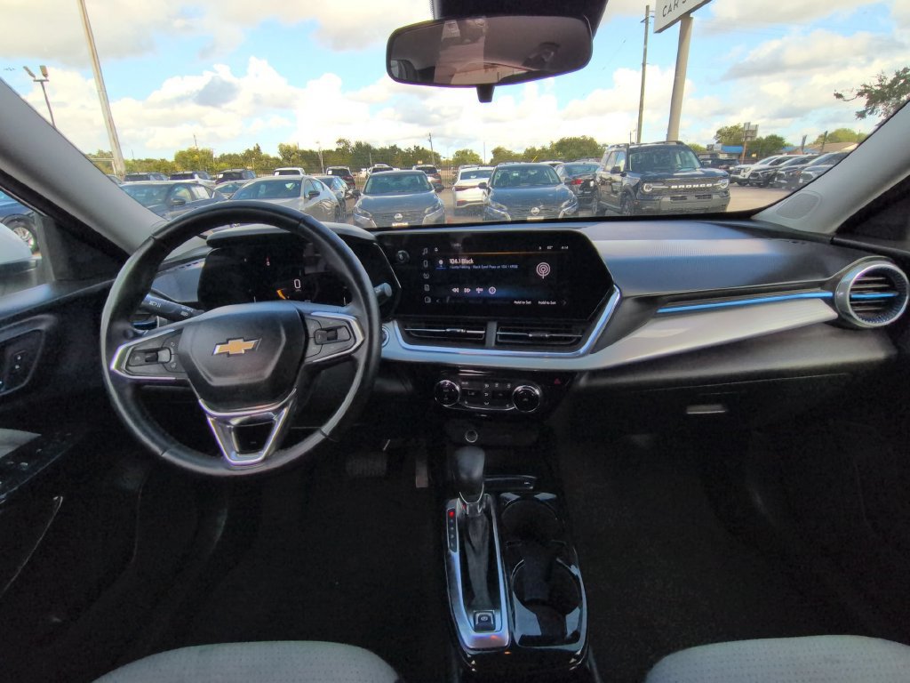 Used 2025 Chevrolet Trax LT w/ LT Convenience Package FWD image 25