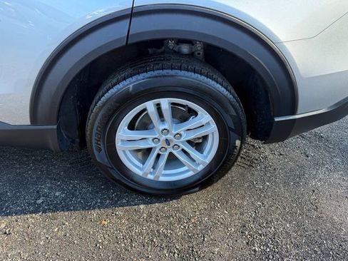 Certified 2022 Ford Explorer XLT w/ Equipment Group 202A AWD/4WD image 22