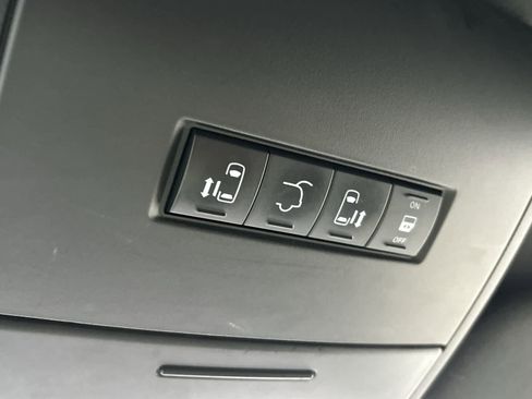 Used 2019 Dodge Grand Caravan SXT image 18