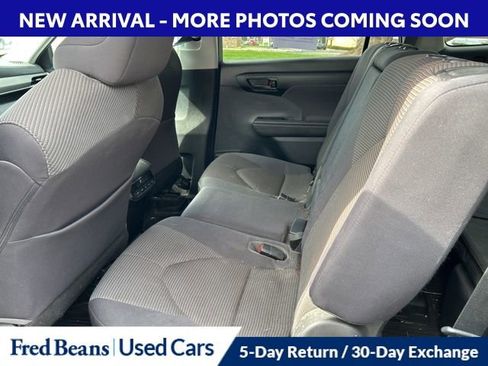Used 2020 Toyota Highlander LE image 12