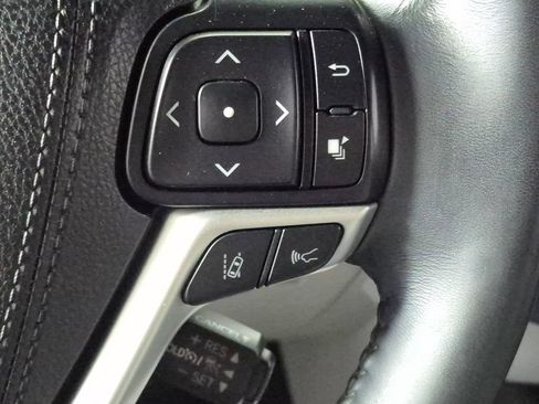 Used 2018 Toyota Highlander XLE AWD/4WD image 13