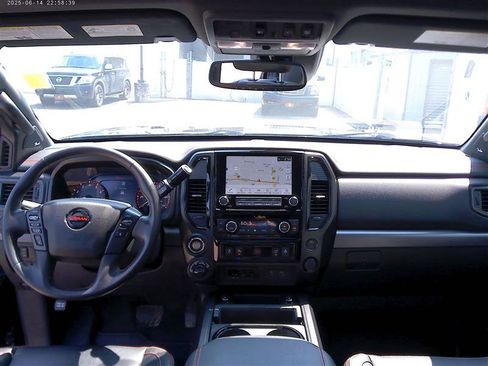Used 2022 Nissan Titan PRO-4X w/ Pro-4x Convenience Package AWD/4WD image 18