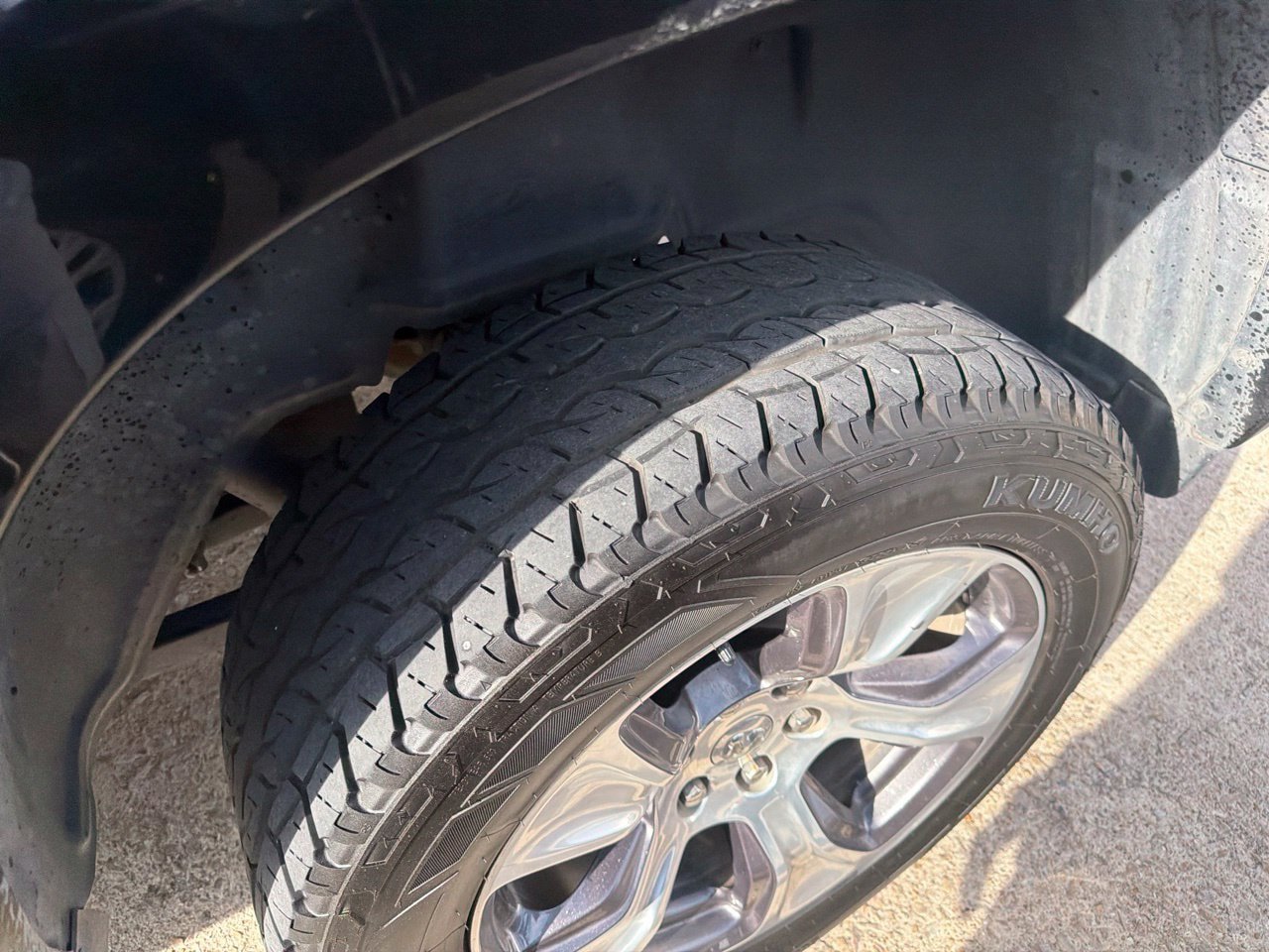 Used 2019 RAM 1500 Laramie RWD image 16