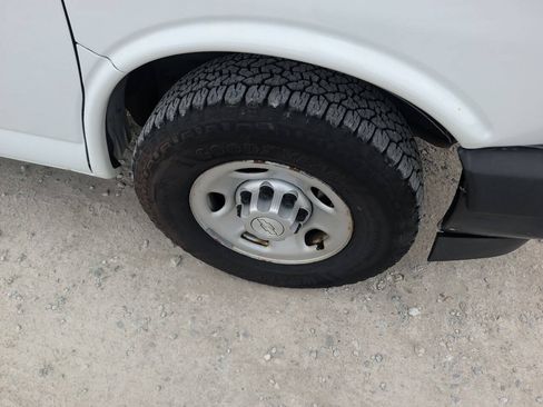 Used 2018 Chevrolet Express 2500 RWD image 9