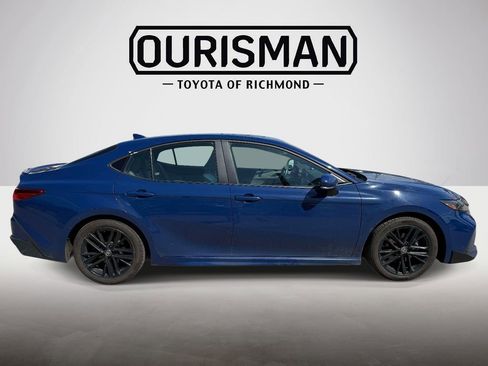 Used 2025 Toyota Camry SE w/ Convenience Package FWD image 9