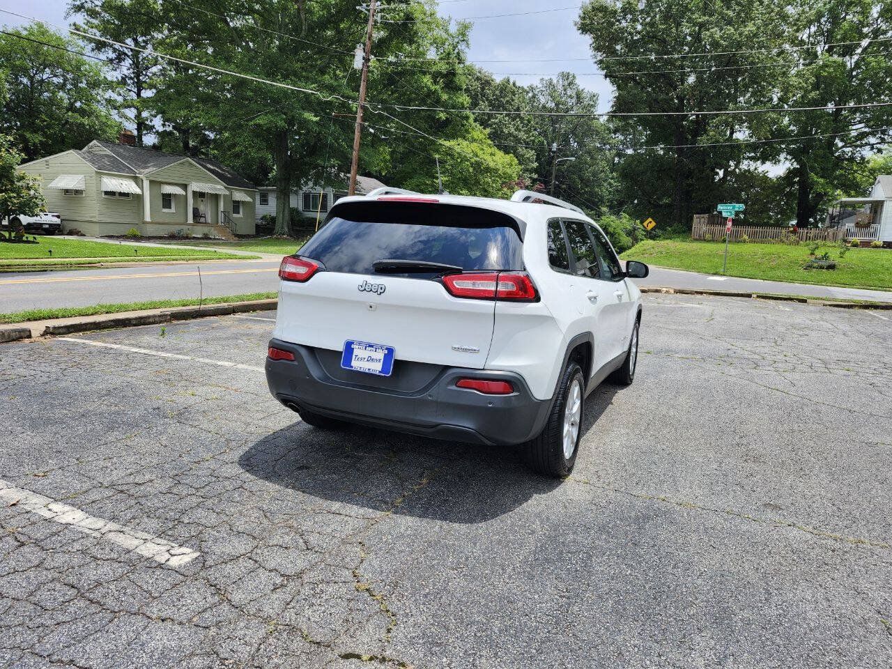 Used 2018 Jeep Cherokee Latitude w/ Mobile Office Group FWD image 15