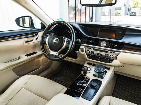 Used 2014 Lexus ES 350 w/ Premium Package FWD image 32