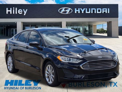 Used 2019 Ford Fusion SE FWD image 1