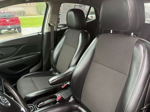 Used 2019 Buick Encore Preferred image 3