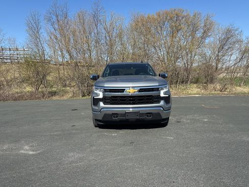 Used 2025 Chevrolet Silverado 1500 LT image 2