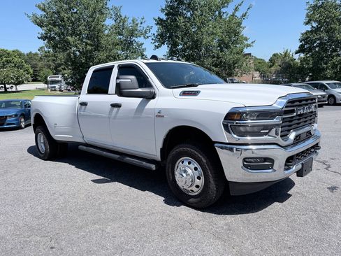 Used 2025 RAM 3500 Tradesman AWD/4WD image 2