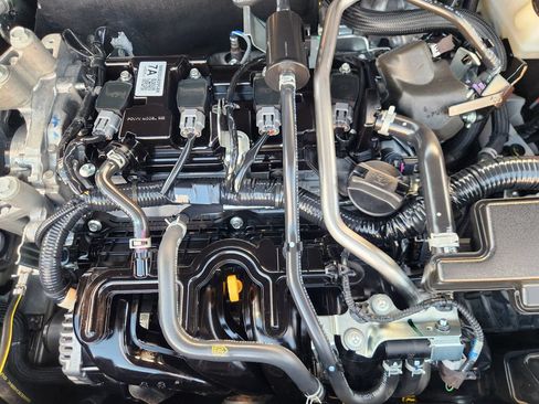 Used 2025 Nissan Kicks SR FWD image 30