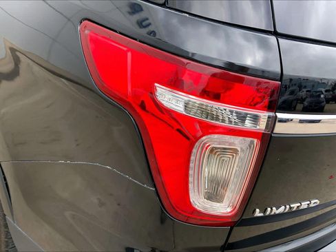 Used 2015 Ford Explorer Limited w/ Equipment Group 301A FWD image 27