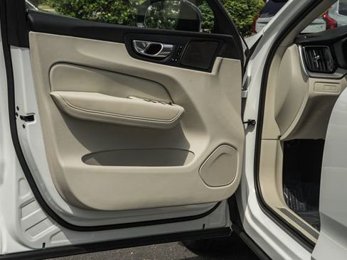 Certified 2025 Volvo XC60 T8 Ultra w/ Protection Package Premier AWD/4WD image 37
