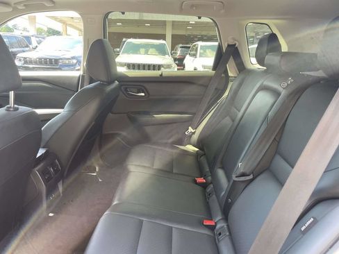 Used 2025 Nissan Rogue SV w/ SV Premium Package FWD image 20