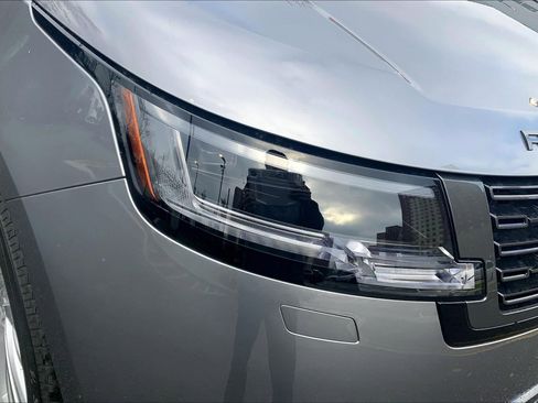 New 2025 Land Rover Range Rover Long Wheelbase SE image 13