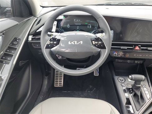 New 2025 Kia Niro EX Touring image 12